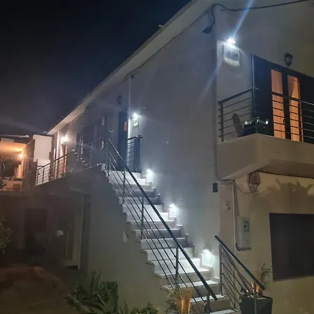 Alion House Hébergement de vacances *